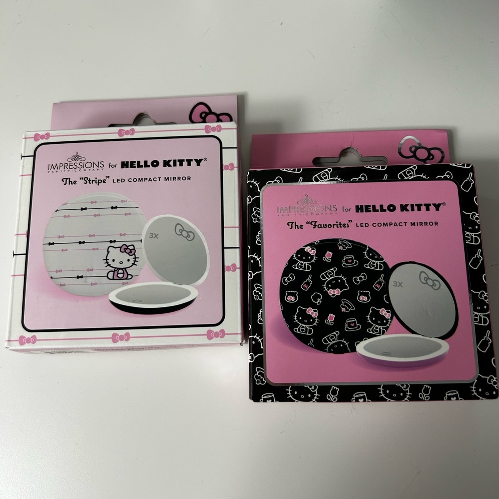 Hello Kitty - The “Stripe” LED COMPACT MIRROR 🎀